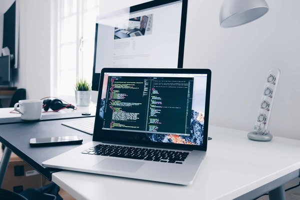 Quelles sont les étapes pour développer une application web progressive (PWA) ?