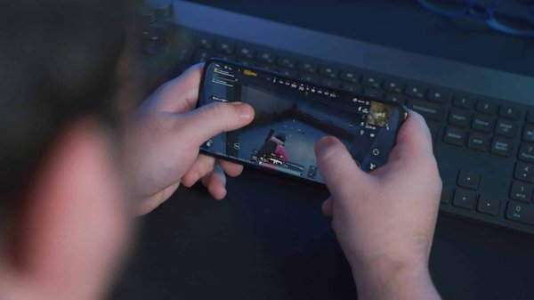 Quelles sont les meilleures pratiques pour la gestion de la latence dans les jeux en ligne ?