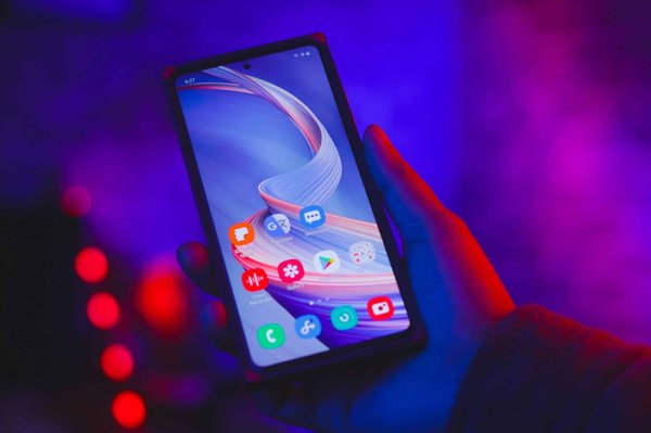 Quelles sont les options pour personnaliser l'interface utilisateur de votre smartphone selon vos préférences ?