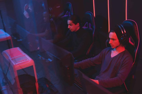 Quelles approches pour développer un jeu de sport électronique qui attire à la fois les joueurs et les spectateurs ?