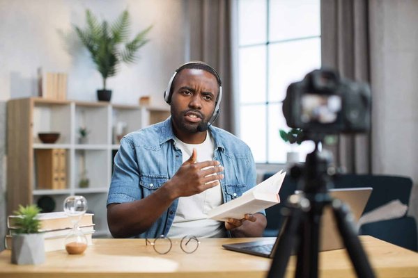 Comment les technologies de streaming adaptatif améliorent-elles la qualité de visionnage en ligne selon la bande passante ?